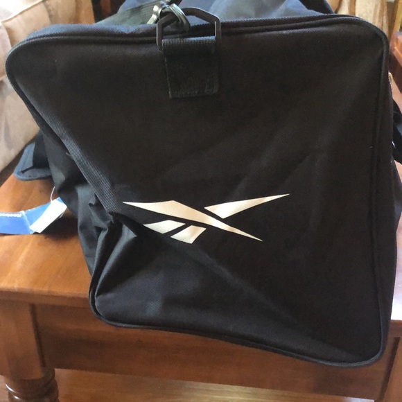 Reebok duffle bag - Picture 2 of 4